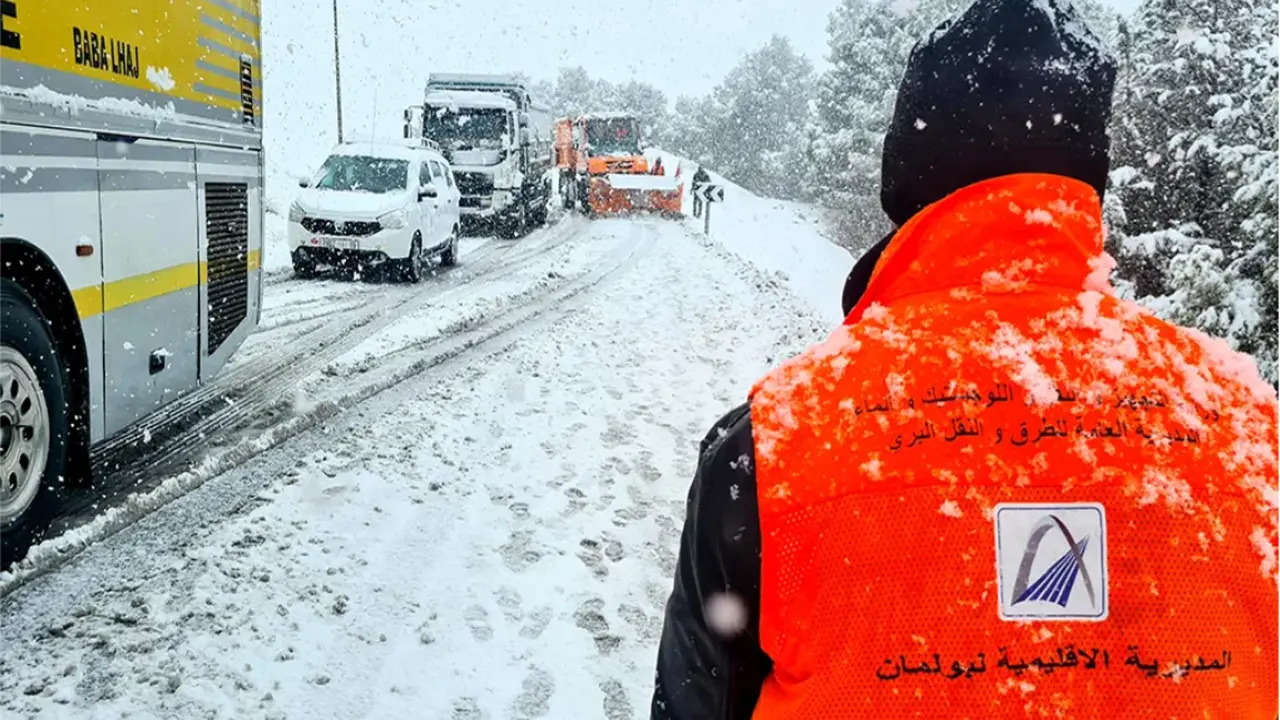 طقس المغرب: تساقطات مطرية وثلجية ورياح قوية تجتاح عدة مناطق يومي الأربعاء والخميس